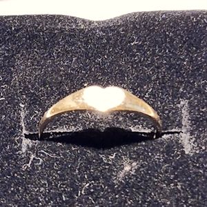 14kt yellow gold heart signet ring